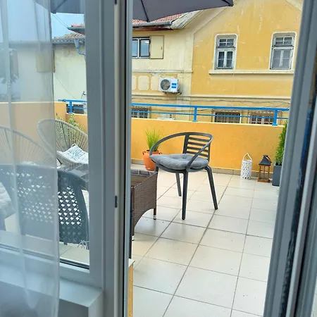 Blue * Μπουργκάς